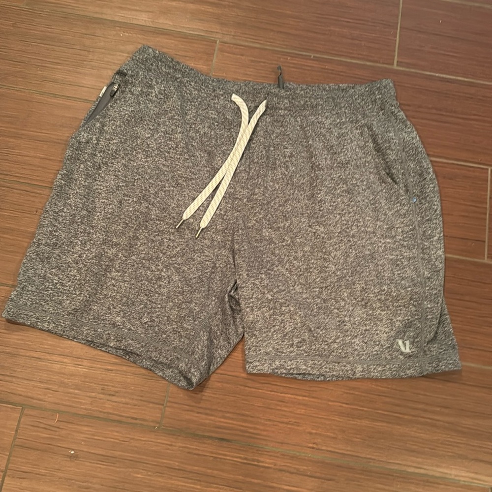 Vuori Ponto Shorts Size XL Gray Heather